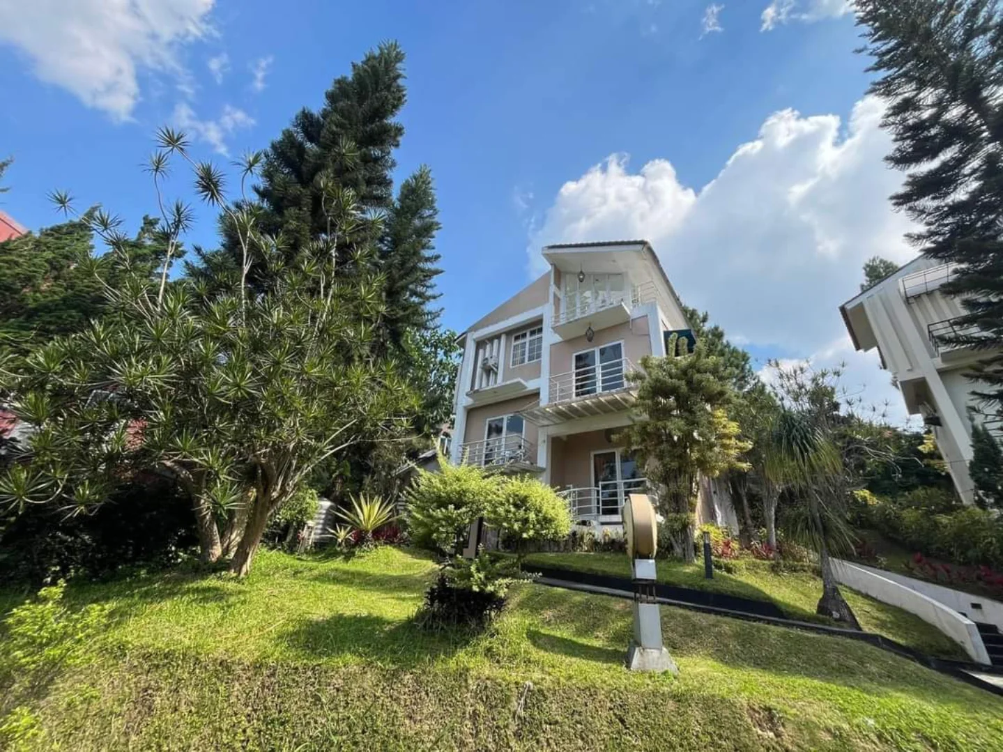 VILLA PRIVATE DENGAN VIEW PEGUNUNGAN — DEKAT PUNCAK PASS