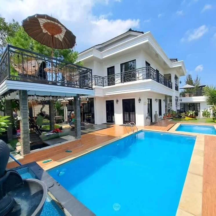 Villa Mewah Puncak dengan Private Pool, 6 Kamar Tidur, Billiard & Karaoke | Kapasitas 25 Orang di Puncak Bogor