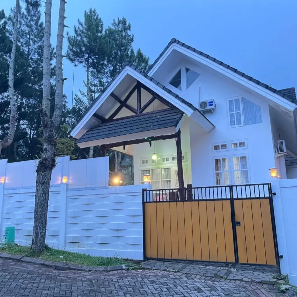 Villa Kota Bunga Puncak dengan Private Pool, 3 Kamar & Kapasitas 15 Orang